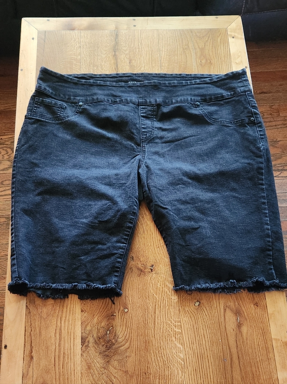 DG2 by Diane Gilman Black Frayed Hem Jean Shorts